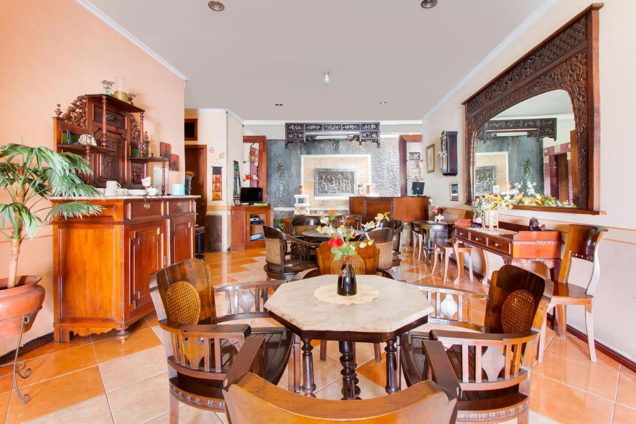 Oyo 3217 The Ts Homestay Malang Exterior photo